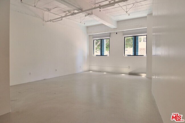 Building Photo - 849 S Broadway