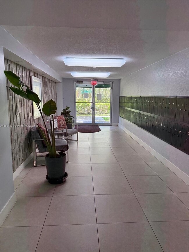 Building Photo - 9350 Fontainebleau Blvd