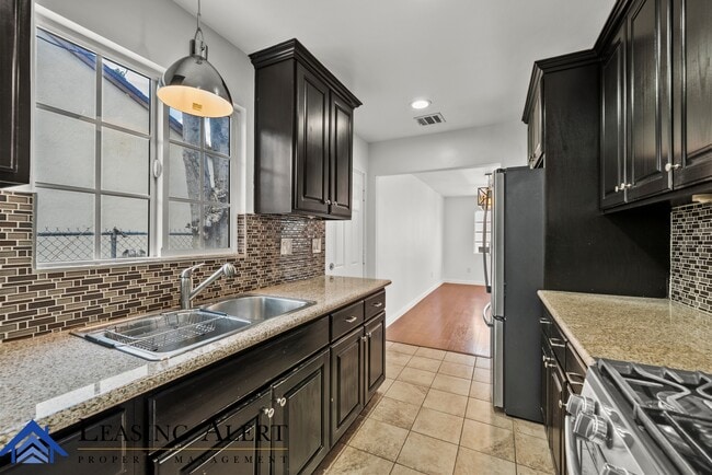 Foto del edificio - 7800 Lindley Ave