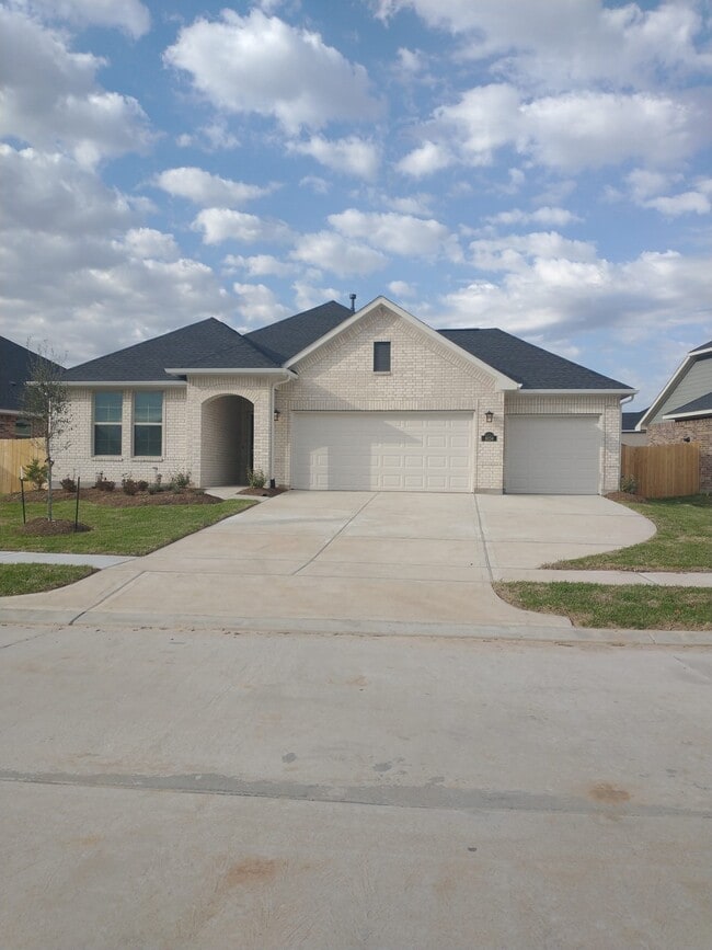 Building Photo - 8034 Royal Palm Dr
