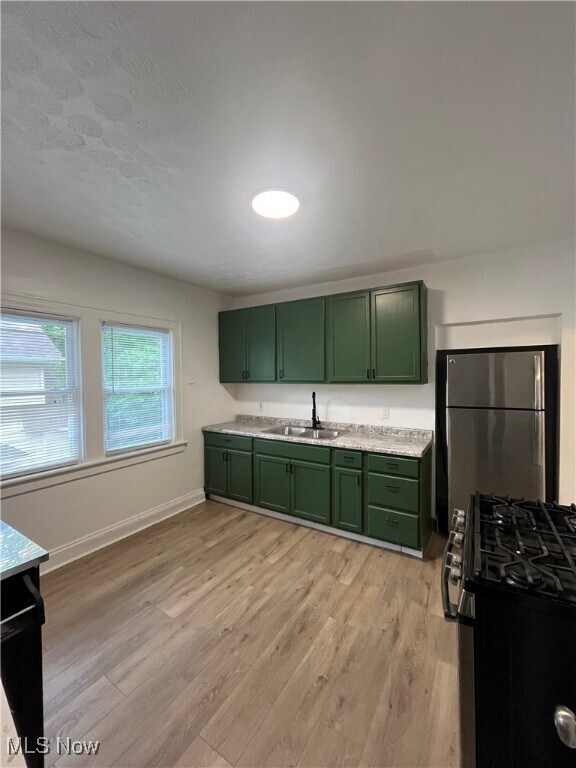Building Photo - 892 Delia Ave