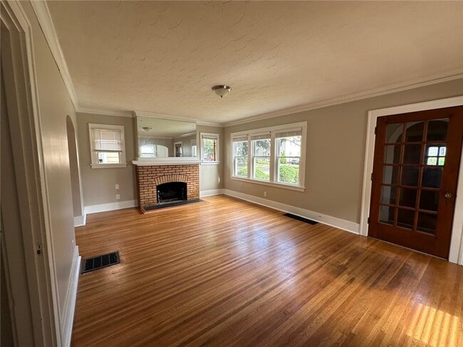 Building Photo - 44 Parkwood Rd