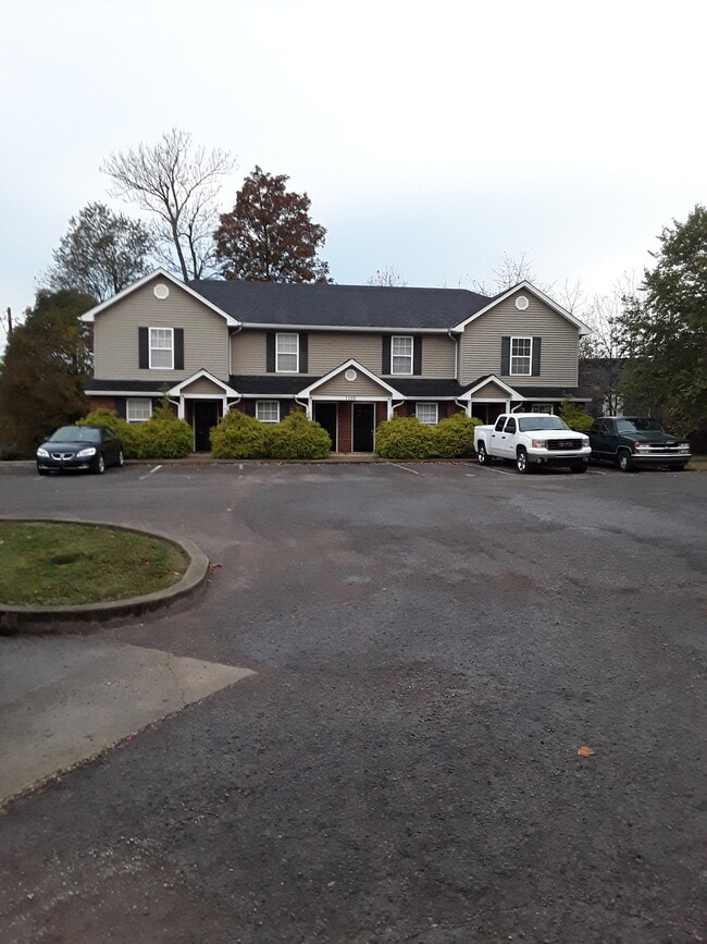 Building Photo - 1150 Woodland Dr