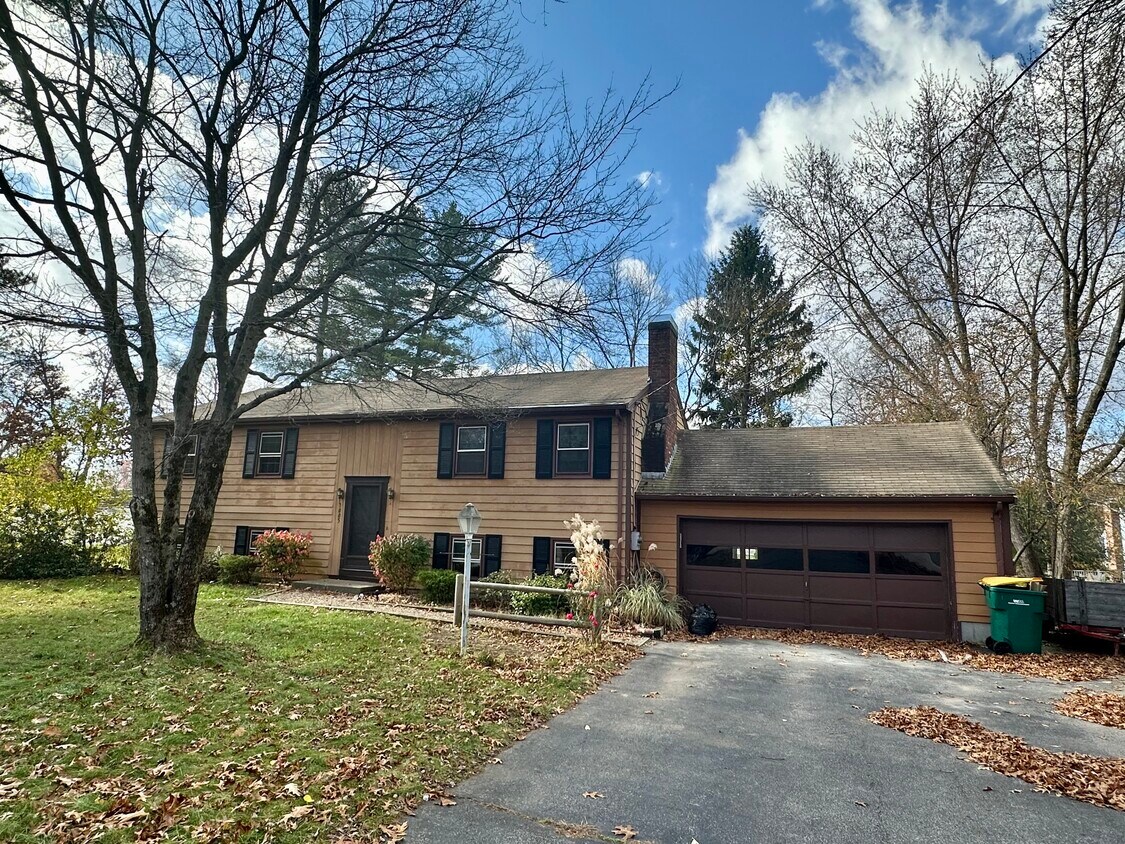 1005 Lincolnshire Dr, North Attleboro, MA 02760 House Rental in North