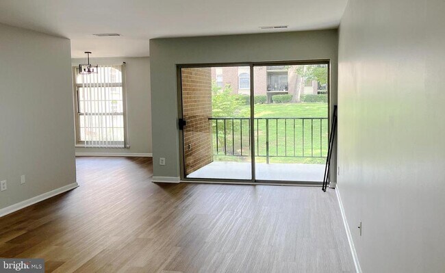Foto del edificio - 3322 Woodburn Village Dr