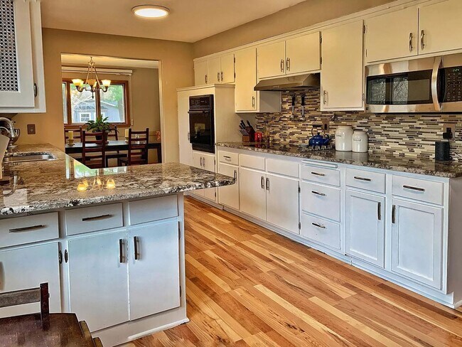 Foto del edificio - 6233 Parnell Ave