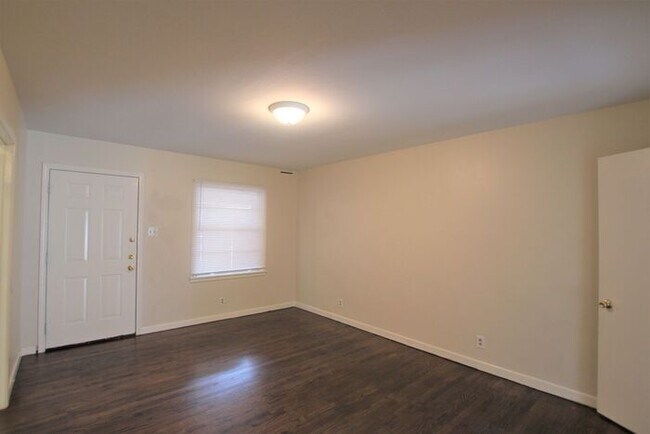 Building Photo - Adorable 4 bedroom, 2 bath in Tyler! Tour ...