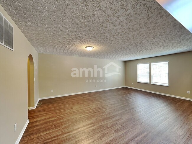 Building Photo - 5609 Nutmeg Pl