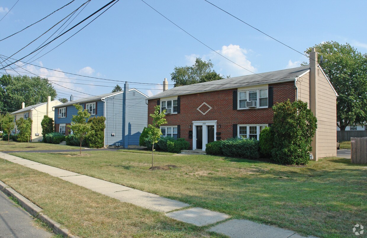 Primary Photo - 300-312 W Adams Ave