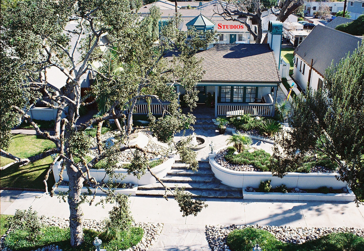 Studio in Back - 324 N Glendora Ave