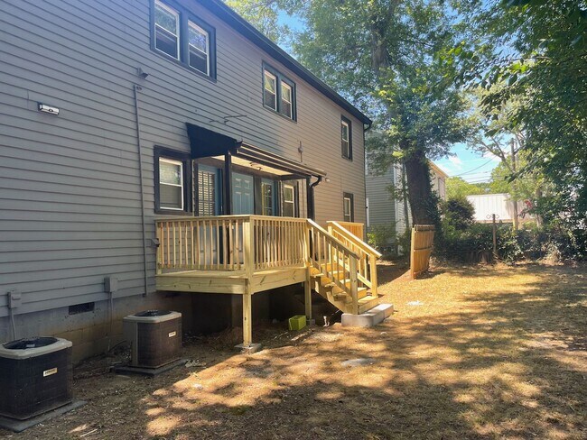 Foto del edificio - 587 Colonial Cir SE
