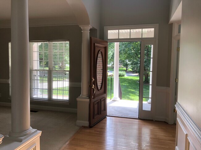 Enterance - 10150 Loganberry Trl