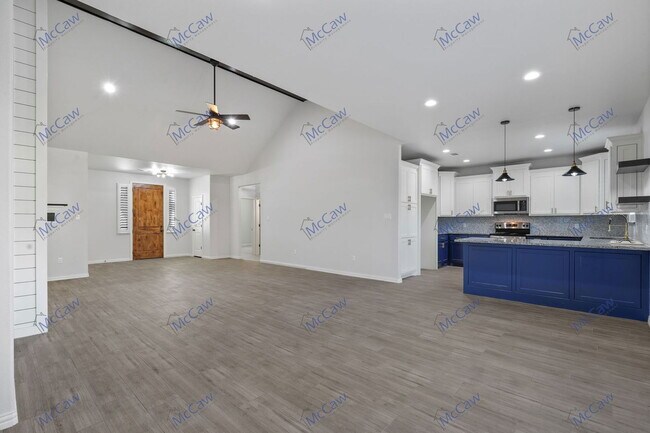 Building Photo - 2524 Creek Dr
