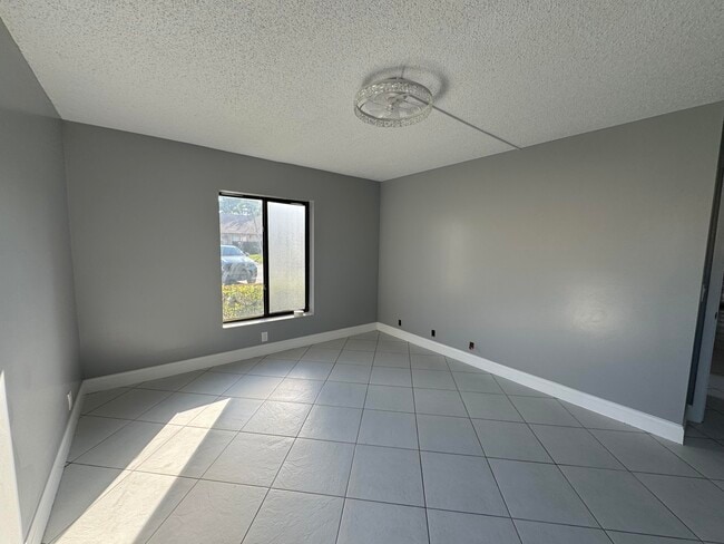 Building Photo - 802 Sky Pine Way