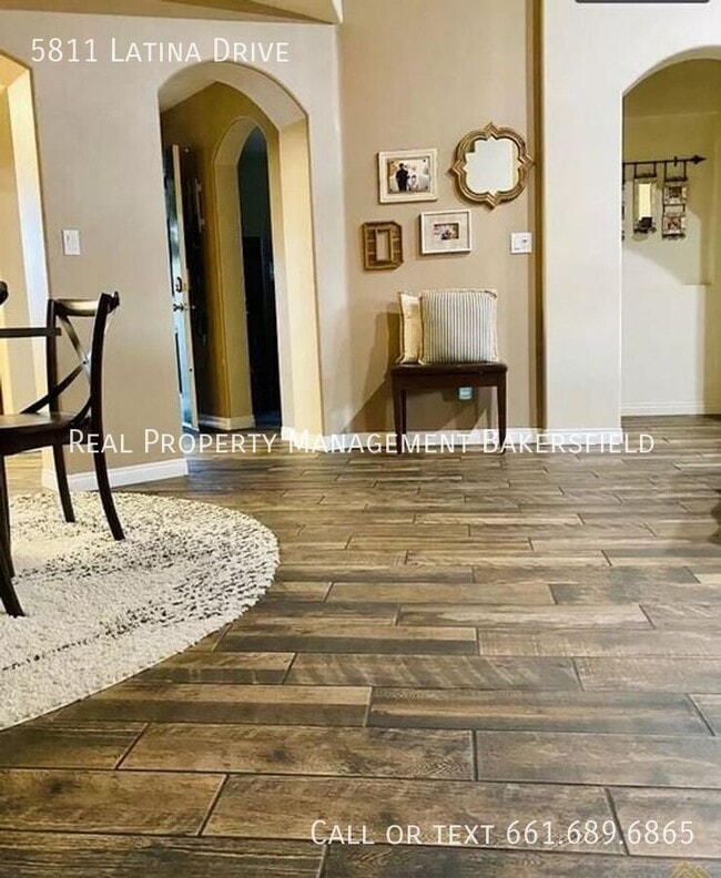 Foto del edificio - 5811 Latina Dr