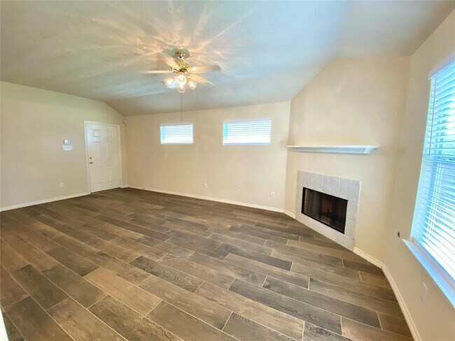 Foto del edificio - 5005 Deer Path Dr