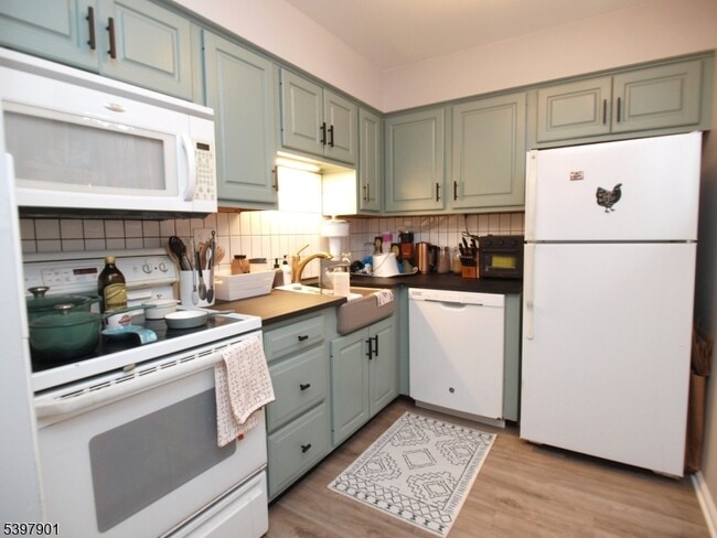 Foto del edificio - 520 Turnpike C125 Tpke