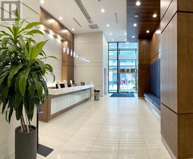 Building Photo - 2200-2200 Lake Shore Blvd W