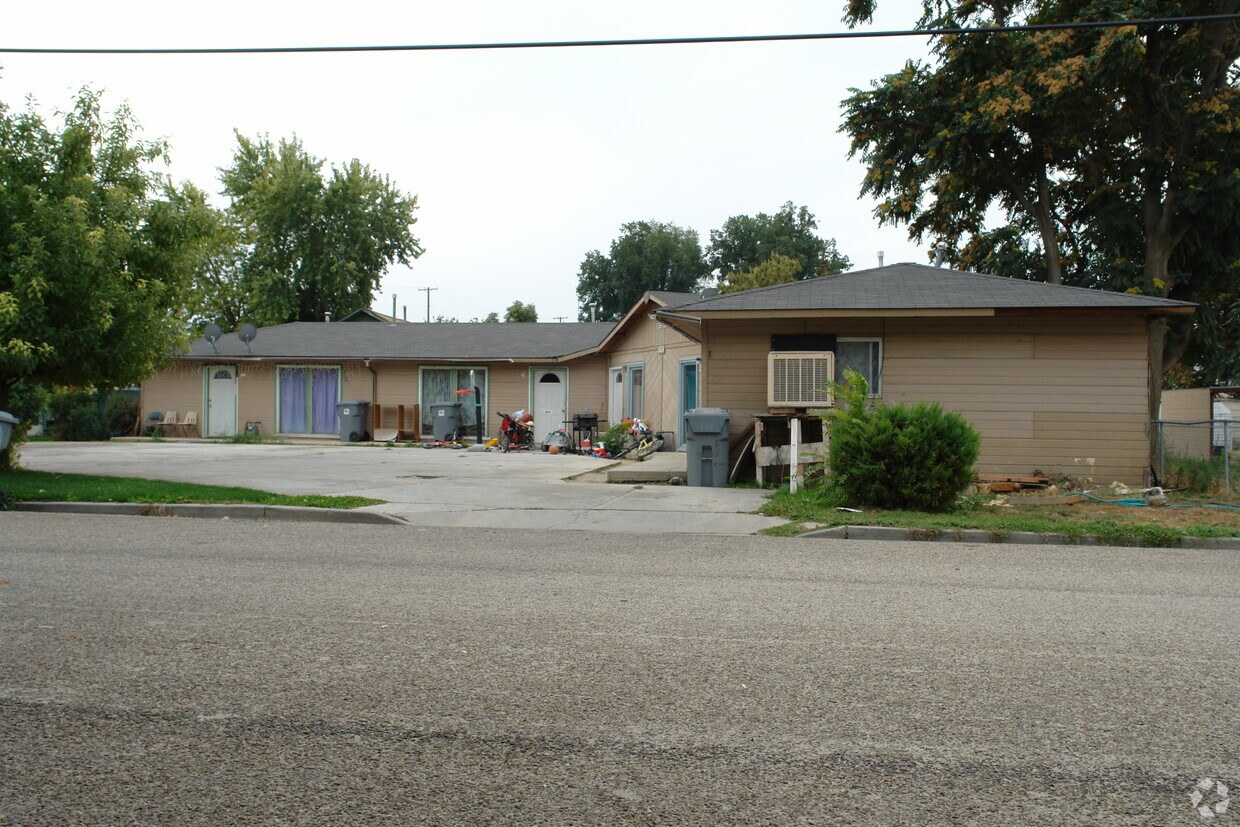 Building Photo - 123 9th Ave N