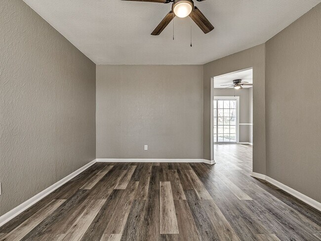 Foto del edificio - 16821 E 1st St