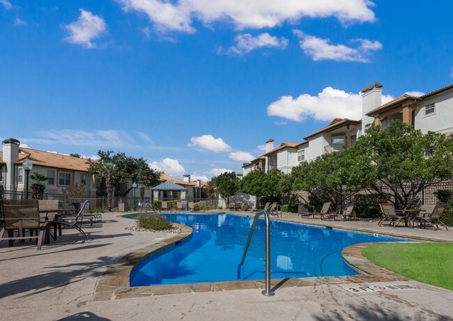 Resort Style Swimming Pool - Toscana at Sonterra