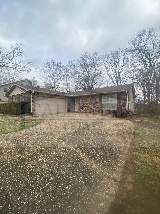 Primary Photo - Indian Hills 3 Bedroom