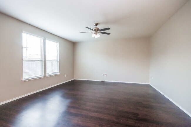 Foto del edificio - 4411 Windmill Run Dr