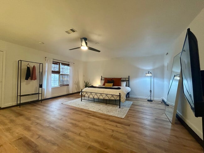 Foto del edificio - 2002 Oak Creek Ct