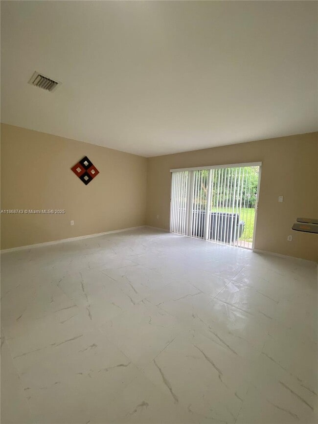 Building Photo - 3135 SW 128th Ave