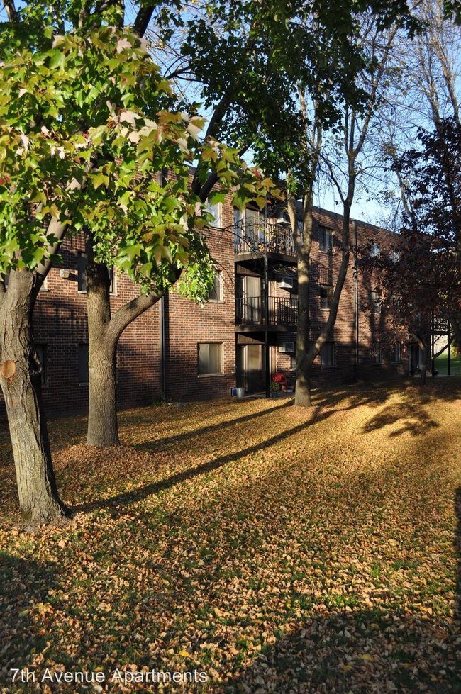 Building Photo - 2050-2052 7th Ave E