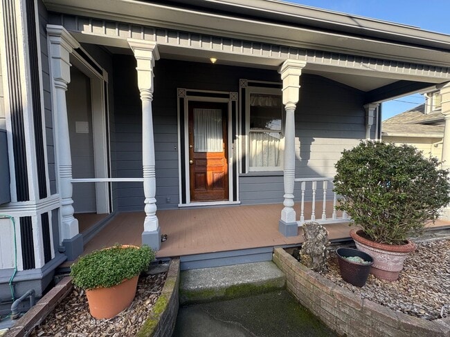 Building Photo - 801 Summer St