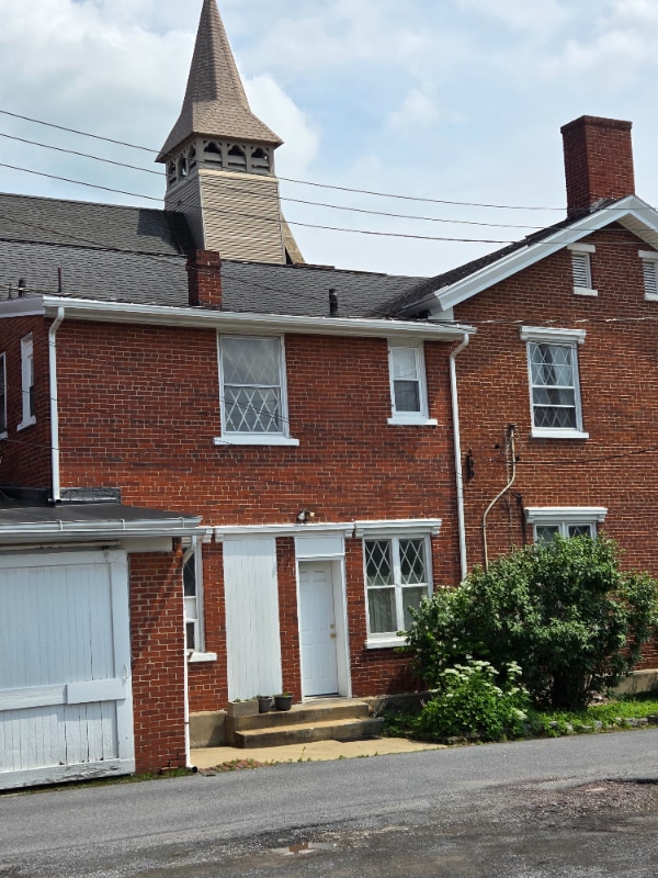 Building Photo - 806 13th St