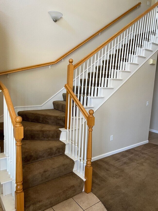 Foto del edificio - Charming Two-Story Home in Gated Senior Co...