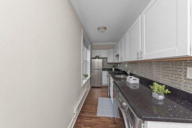 Foto del edificio - 915 W Waveland Ave