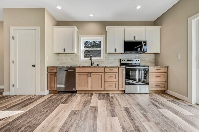 Foto del edificio - 702 E Elm St