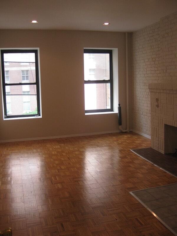 Building Photo - True 1BR walk-up in Murray Hill