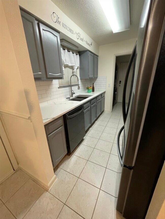 Foto del edificio - 1323 River Rock Dr