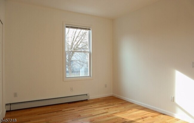 Foto del edificio - 373 6th Ave W