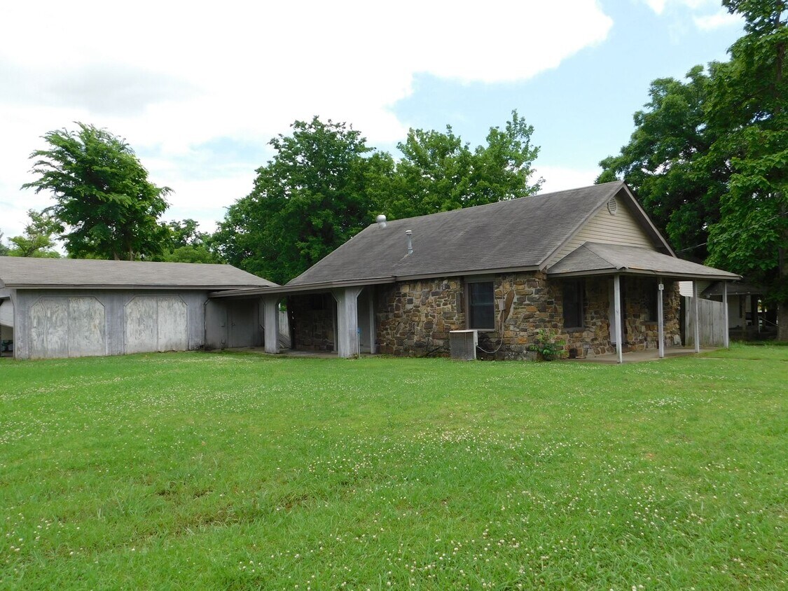 Building Photo - 3 Bed, 1 Bath Home in Hackett