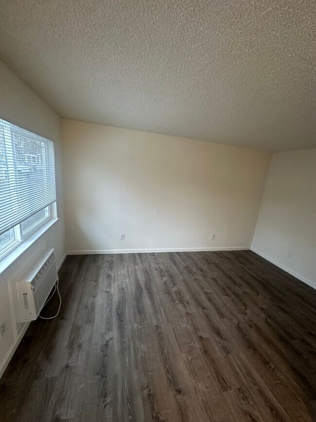 Foto del edificio - Nice move-in ready two bedroom one bath unit