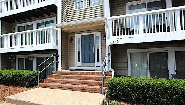 Foto del edificio - 1645 Arlyn Cir