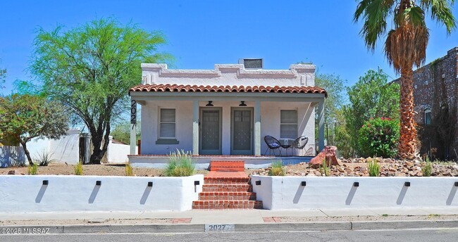Building Photo - 2027 E Hawthorne St
