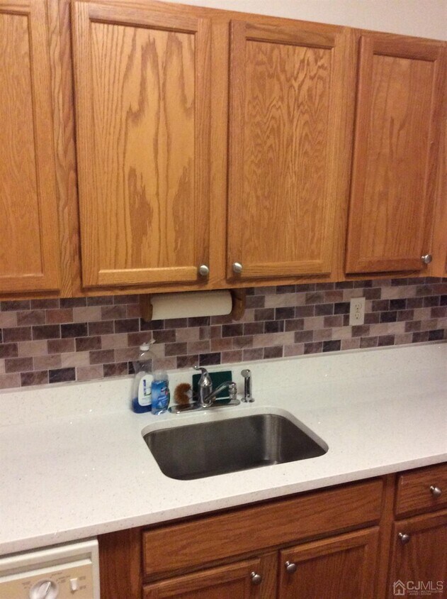 540 Cranbury Rd Unit 119, East Brunswick, NJ 08816 Condo for Rent in