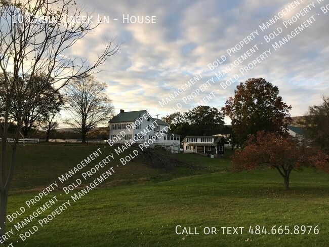 Building Photo - 10 Cabin Creek Ln
