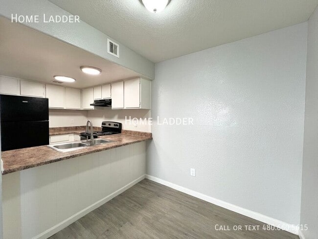 Foto del edificio - 4961 S Park Ave