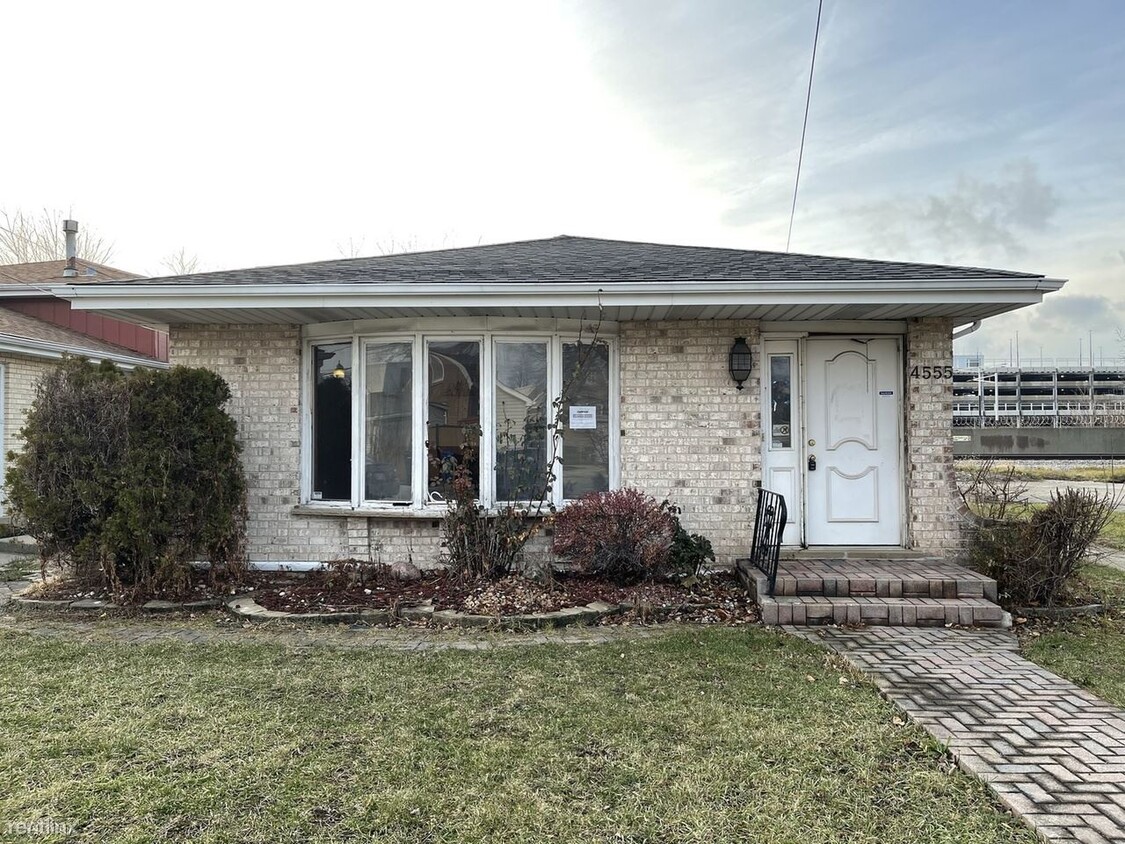 Primary Photo - 3 br, 2 bath House - 4143 W 58th St