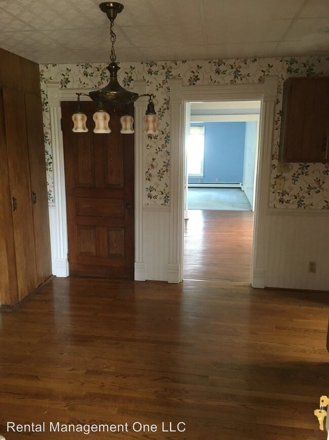 Building Photo - 2 br, 1 bath Apartment - 811 Union St
