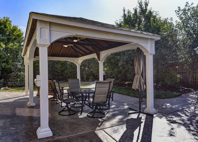 Foto del edificio - Stunning 2-story home with Pavilion