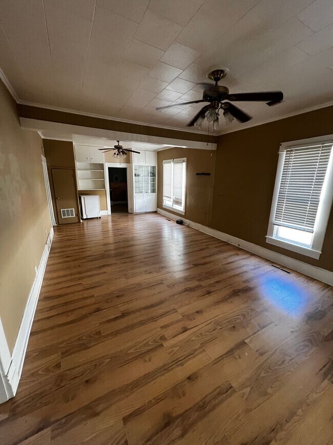 Building Photo - NICE 3 Bed 2 Bath with Bonus Room!