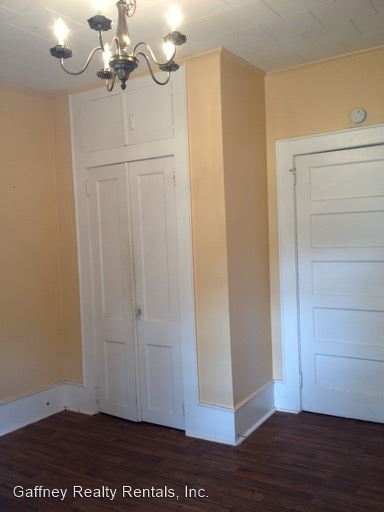 Building Photo - 3 br, 1 bath House - 1104 S. Petty St.